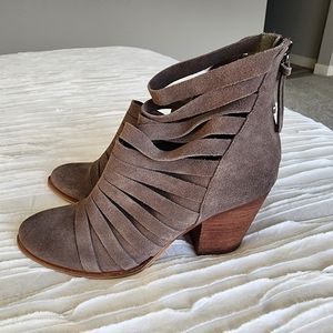 Chinese Laundry gray heeled booties sz 8.5